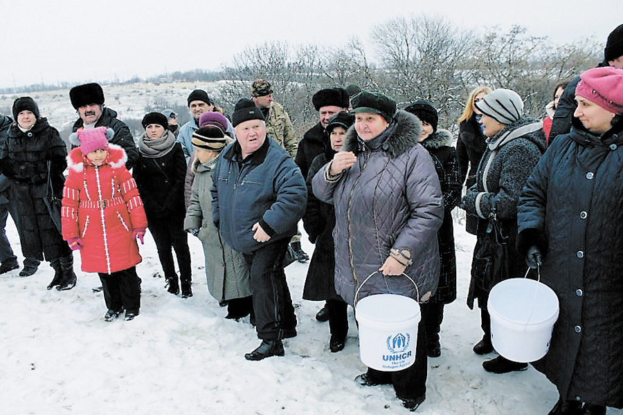 Жителі Новгородського нарешті дочекалися «своєї» води. Фото надані КП «Вода Донбасу» та із сайту УВКБ ООН в Україні